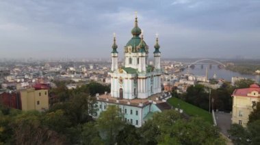 Kyiv 'deki St. Andrews Kilisesi. Ukrane. Yavaş çekim, Kiev.