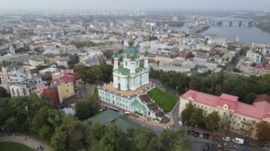 Kyiv 'deki St. Andrews Kilisesi. Ukrane. Yavaş çekim, Kiev.