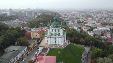 Kyiv 'deki St. Andrews Kilisesi. Ukrane. Yavaş çekim, Kiev.