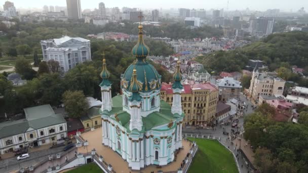 St. Andrews Kerk in Kiev. Onkruid. Langzame beweging, Kiev. — Stockvideo
