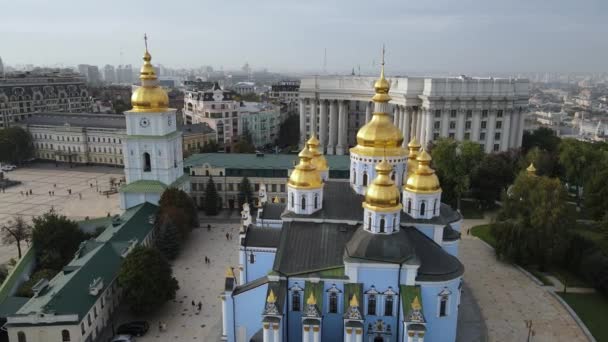 Monastère St. Michaels à dôme d'or à Kiev, Ukraine. Ralenti, Kiev — Video