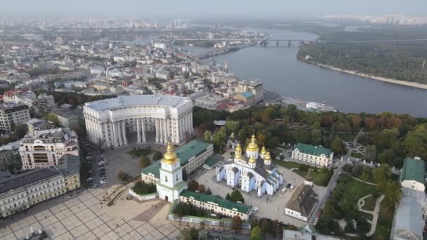St. Michaels Golden-Domed Monastery in Kyiv, Ukraine. Slow motion, Kiev — Stock Video