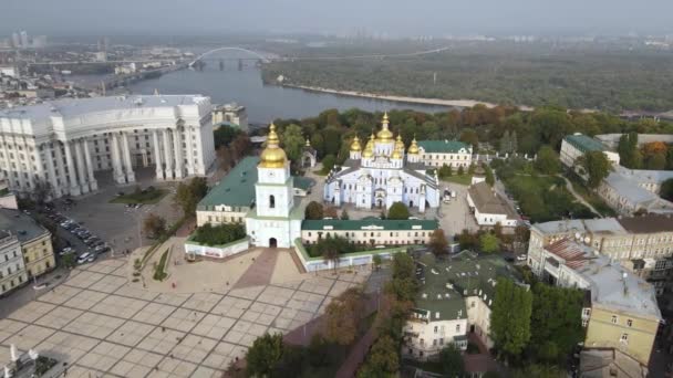 St. Michaels Golden-Domed klooster in Kiev, Oekraïne. Langzame beweging, Kiev. — Stockvideo