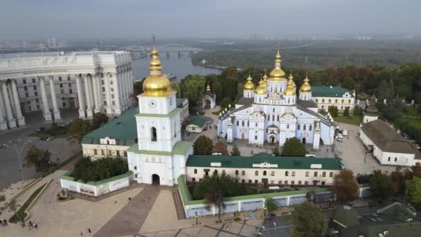 Monastero di San Michele con cupola d'oro a Kiev, Ucraina. Rallentatore, Kiev — Video Stock