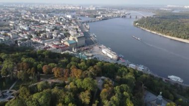 Ukrayna, Kyiv şehri. Hava görüntüsü, yavaş çekim