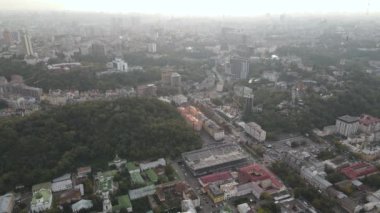Ukrayna, Kyiv şehri. Hava görüntüsü, yavaş çekim