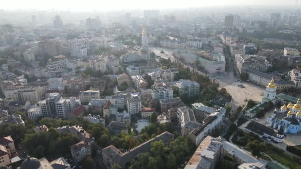 Cityscape z Kyjeva, Ukrajina. Letecký pohled, zpomalený pohyb — Stock video