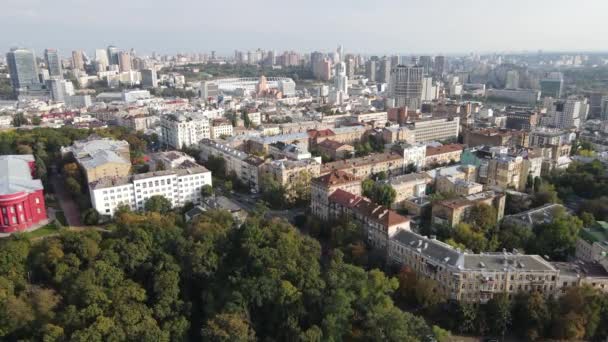 우크라이나, 키예프의 도시 경관. 공중에서 보고, 느린 동작 — 비디오