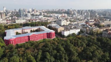 Ukrayna, Kyiv şehri. Hava görüntüsü, yavaş çekim