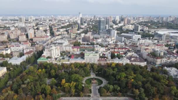 Cityscape z Kyjeva, Ukrajina. Letecký pohled, zpomalený pohyb — Stock video