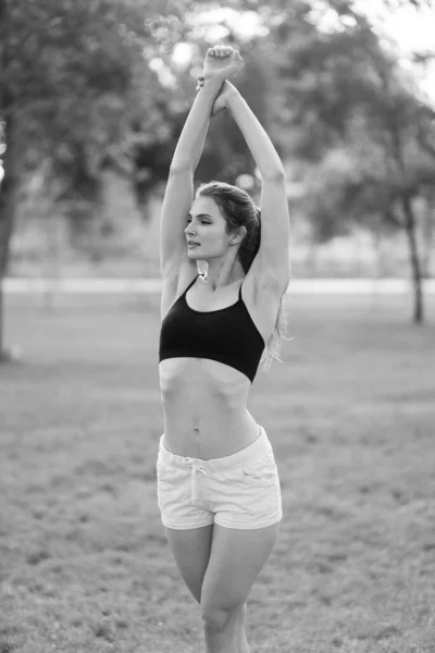 Portrait of a beautiful young sporty brunette girl. Black and white photo. BW — Stock Photo, Image