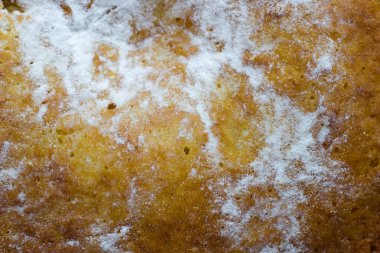 Masanın üzerinde sünger kek var. Krema şekerli fırının dokusu. Beyaz pudra makro shot 'lı kek. Turtanın dokusunu..