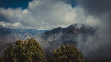Lal Tibba, Mussoorie'nin en yüksek zirvesi, Hindistan