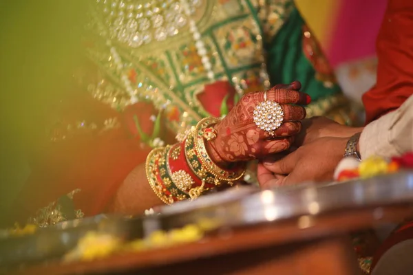 BRIDE AND HER JEWELLERY — Stock Photo, Image