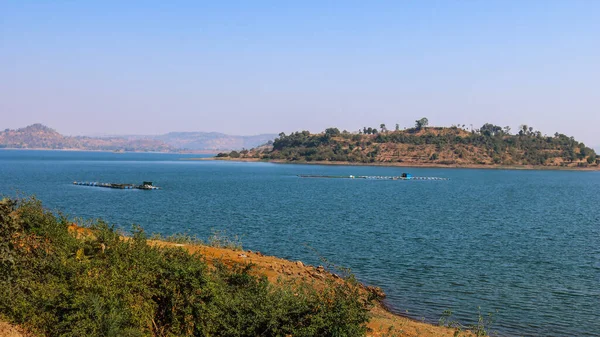 Dudhani Gölü 'nün panoramik manzarası