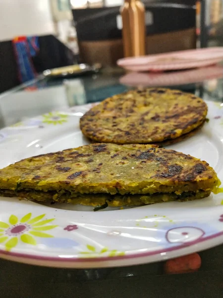 Healthy indian stuffed parotha. — Stock Photo, Image