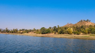 Dudhani Gölü 'nün panoramik manzarası, Hindistan