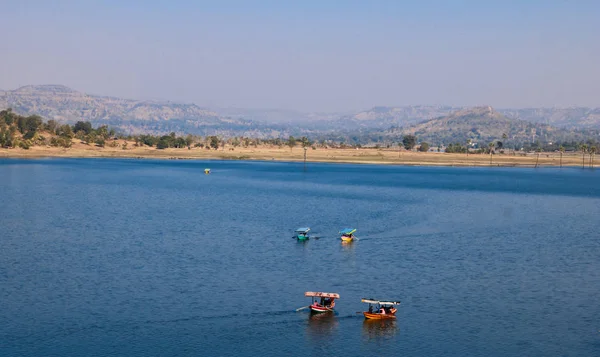 Dudhani Gölü 'nün panoramik manzarası, Hindistan