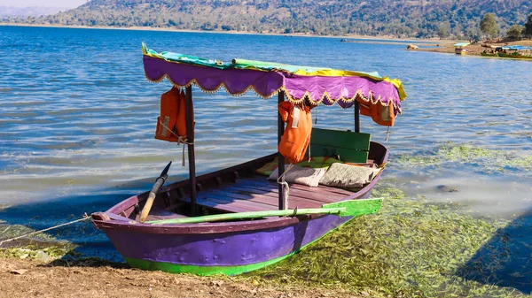 Dudhani Gölü, Silvassa, Hindistan 'da tekne tecrübesi