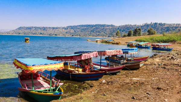 Experiência de barco no lago Dudhani, Silvassa, Índia — Fotografia de Stock