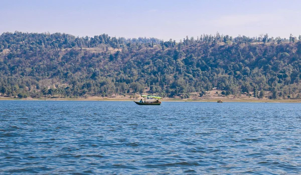 Dudhani Gölü, Silvassa, Hindistan 'da tekne tecrübesi