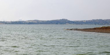 Vyara yakınlarındaki Thuti barajının çarpıcı manzarası