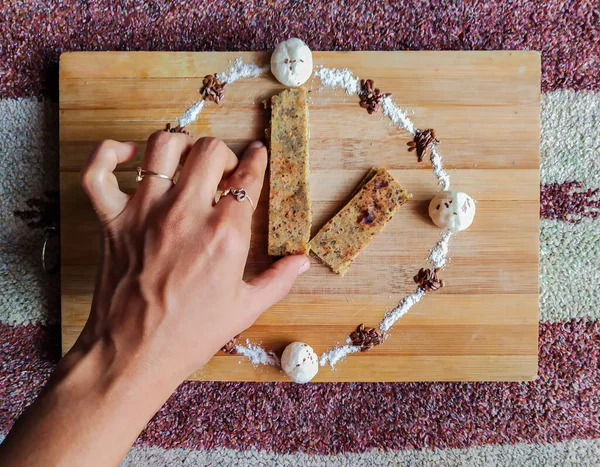 Lezzetli paratha analog saat formatında yapışır, sağlık sigortası oldukça yüksek.