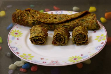 Sağlıklı Paratha Servis Tabağı 'nda Yuvarlanıyor.