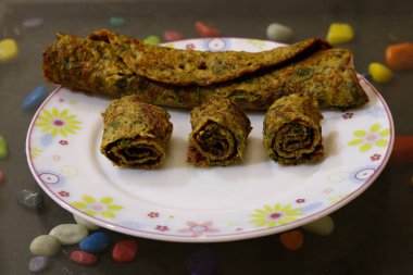 Sağlıklı Paratha Servis Tabağı 'nda Yuvarlanıyor.