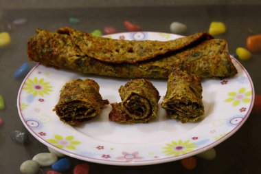 Sağlıklı Paratha Servis Tabağı 'nda Yuvarlanıyor.