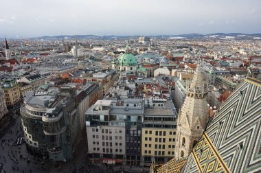 Kış Viyana dan kule St Stephens Katedrali'ne görünümünü.