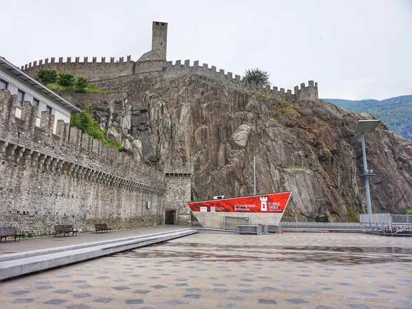 Είσοδος Στο Πέτρινο Φρούριο Castelgrande — Φωτογραφία Αρχείου