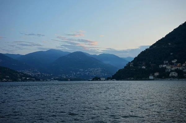 Güneş Alpler Como Gölü Üzerinde Doğar Como Gezinti Sinden Görünüm — Stok fotoğraf