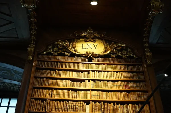 Bookcase Hlavní Hale Národní Rakouské Knihovny Paláci Hofburg — Stock fotografie