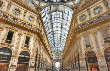  Milano pahalı butikler ile galeri Victor Emmanuel İçişleri