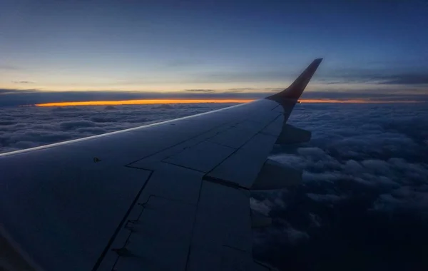 Plane Flies Mountains Airplane Wing Clouds — Stock Photo, Image