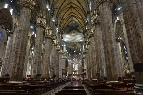 Milano Duomo Pazar Sabahı Kilise Ayini — Stok fotoğraf