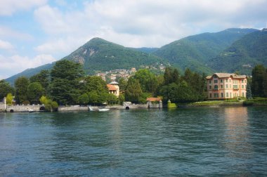 Alp dağlarında güzel göl Como.