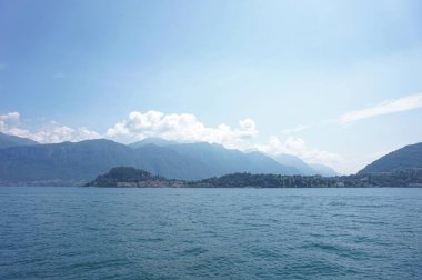 Alp dağlarında güzel göl Como.