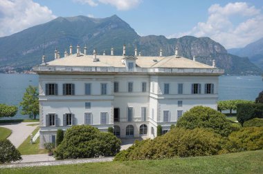 Bellagio Villa Menzi binası. Como Gölü.
