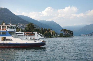 Alp dağlarında güzel göl Como.