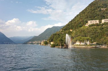 Alp dağlarında güzel göl Como.