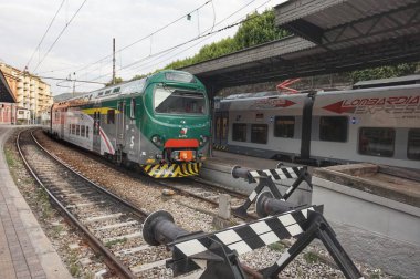 Tren Como kentinde istasyonu North Como Lago duruyor