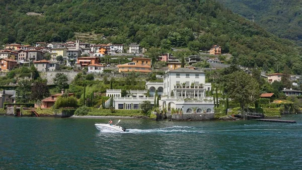 Como Gölü Kıyısındaki Evler — Stok fotoğraf