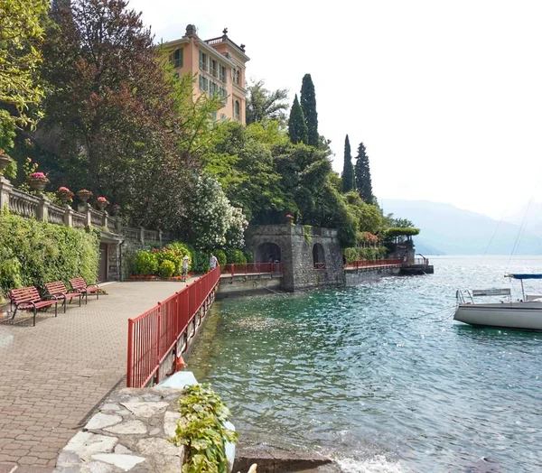 Como Gölü Kıyısındaki Evler Varenna — Stok fotoğraf