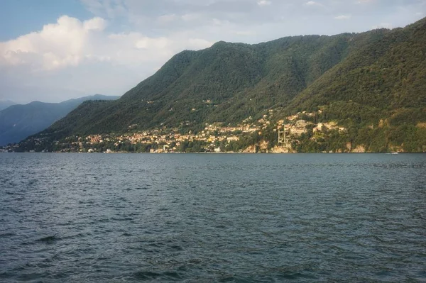 Lindo Lago Como Nas Montanhas Alpinas — Fotografia de Stock