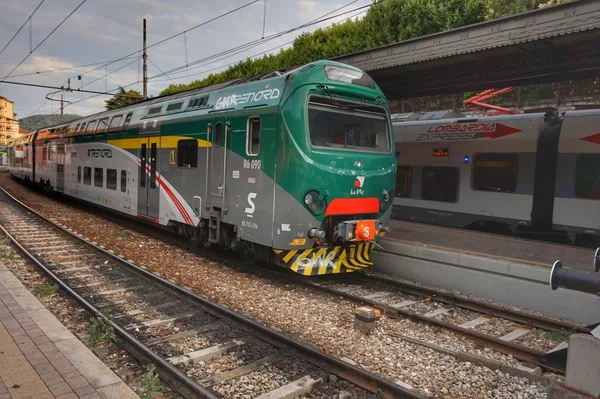 Trem Fica Estação North Como Lago Cidade Como — Fotografia de Stock