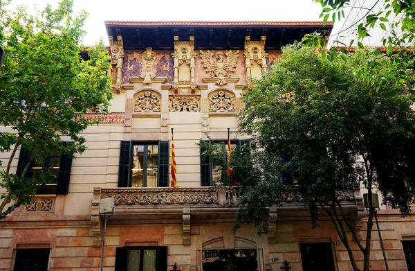 Один Фасадов Красивых Зданий Районе Эшампле Барселоне — стоковое фото