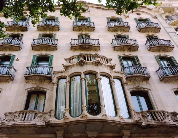 Een Van Gevels Van Prachtige Gebouwen Wijk Eixample Barcelona — Stockfoto