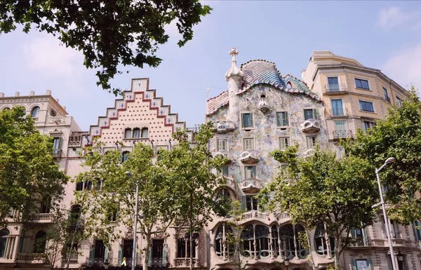Barcelona 'daki Eixample mahallesindeki güzel binaların cephelerinden biri.